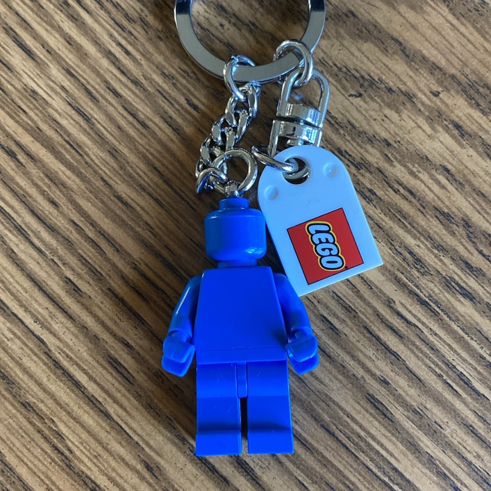 Lego VIP Mini Figure 854090 Keychain - Picture 7 of 13